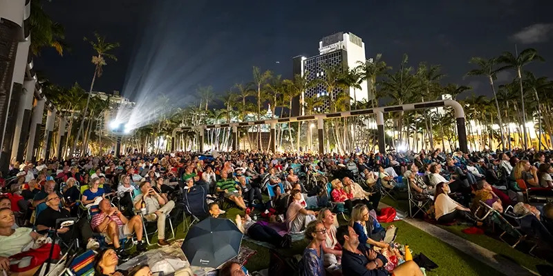 NEW WORLD SYMPHONY 2024/25 WALLCAST® AND MOBILE WALLCAST® CONCERT SERIES